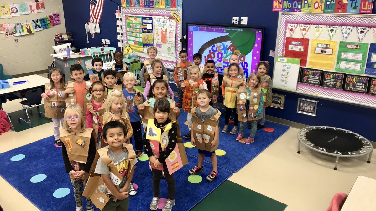shrevesc08's tweet photo. When you’ve learned the WHOLE alphabet how do you celebrate?...a letter parade of course! These @Enon_Elementary kinders were eager to show what they know! #abcbootcamp #EnonRocks #oneccps https://t.co/cZj7OoK6Bp