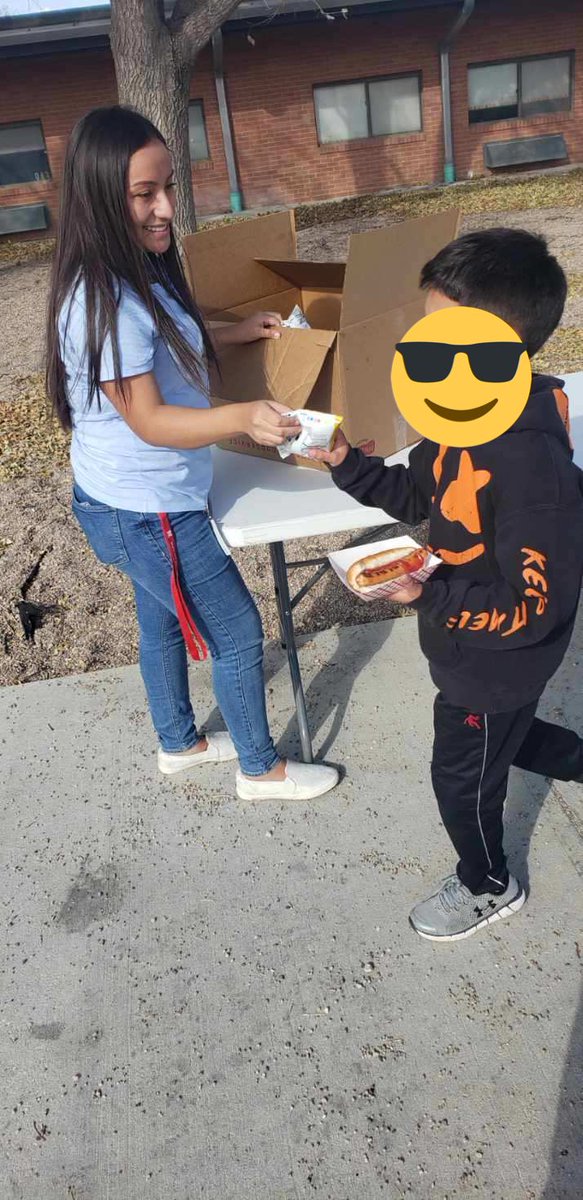EdRisingSB's tweet photo. We’re excited to be volunteering at the Westmoor tailgate today! E’s younger brother was just a little excited to see his brother helping today. https://t.co/ohFMjM2d6l
