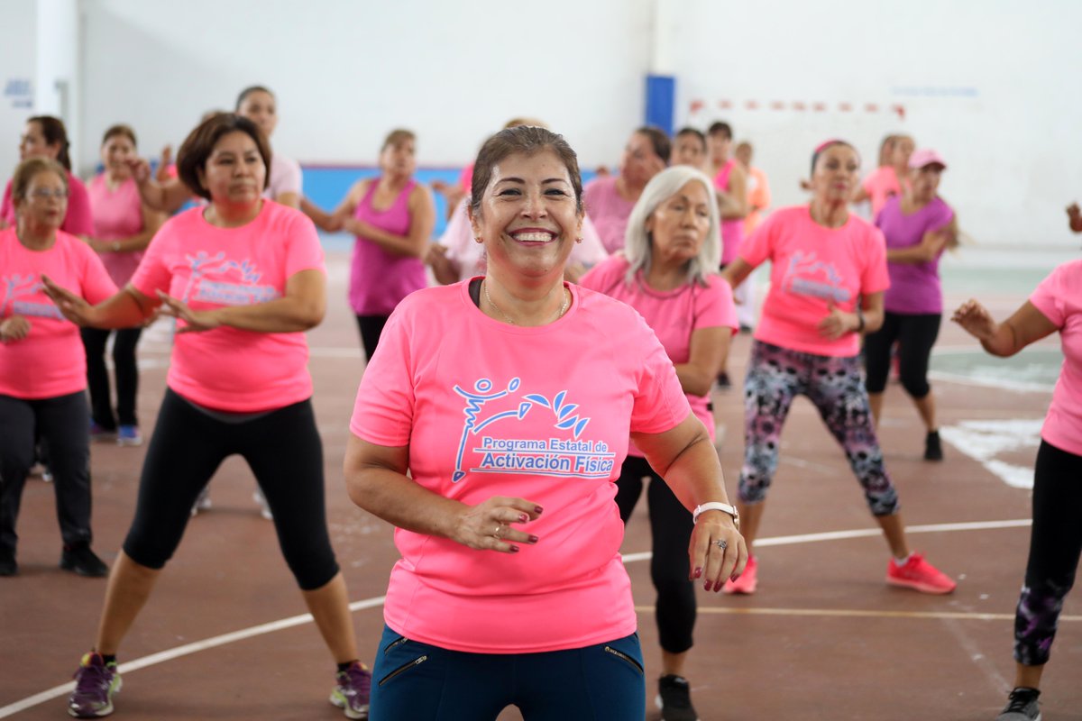 Ayer más de 150 voluntarias de los diferentes centros comunitarios de la ciudad, se reunieron en el gimnasio del Deportivo Unidad Laboral para ser parte de la clase máster de ritmos latinos 💃 en el marco del Día Internacional de la lucha contra el Cáncer de Mama 🎀.
