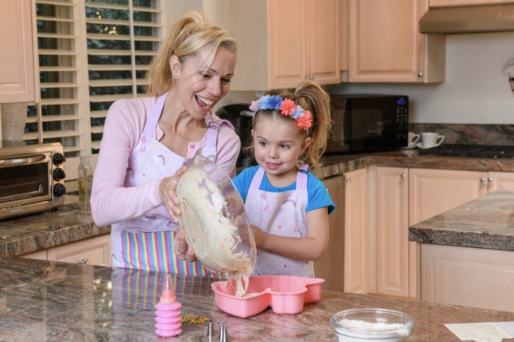 RBGsales's tweet photo. Whip up magical treats with this matching rainbows &amp; unicorns apron set by Handstand Kitchen! #Apron #parents #kids #family https://t.co/ijdzfUolTi