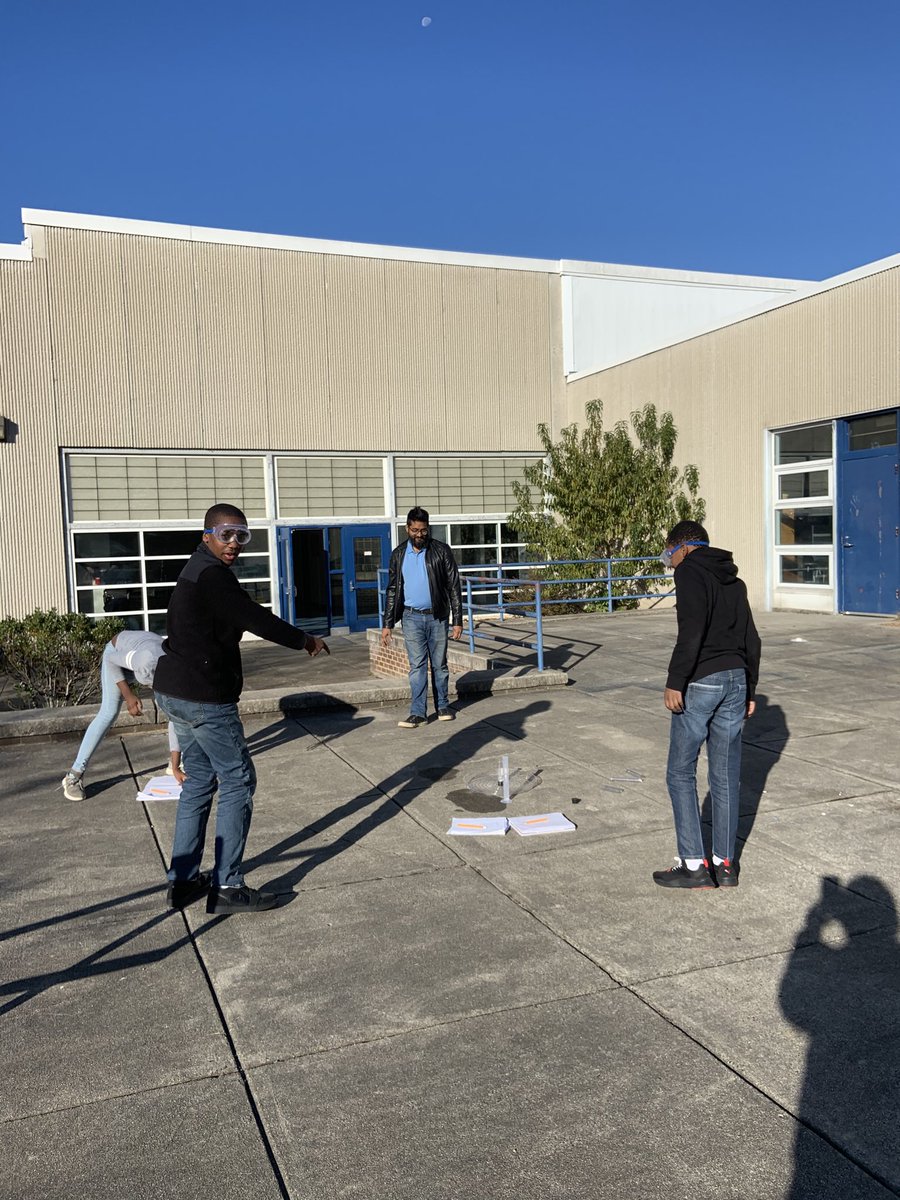 Experimenting with rockets in 6th grade!
⁦<a href="/CIBLEARNING/">CIBL</a>⁩ ⁦⁦⁦@DPS_science⁩ #CIBLscienceDPS