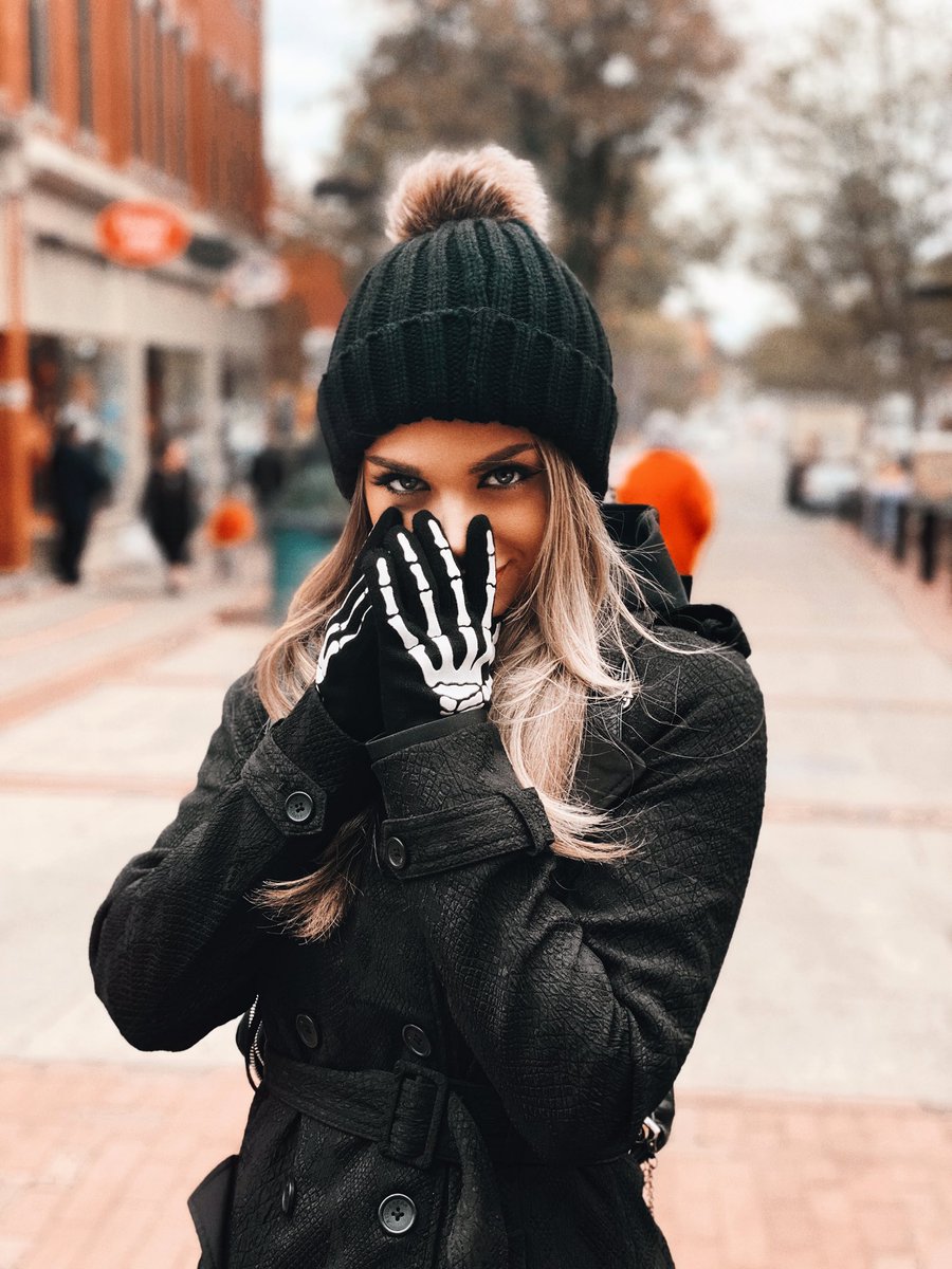 GlamandGore's tweet photo. SPOOKY SZN IN SALEM🎃👻🍁💀✨ https://t.co/PqyzmUZHU6