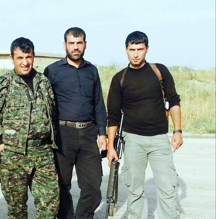 SahinSerhed's tweet photo. Parêzvanê Bêhempa a Waşokanî: Şehîd Welat..

Hevrêyê me Welat, ji sala 2012'an heya niha bi taybet parastina li Serêkaniyê de bi fedayîyane cîh girt û gelê heremê parast.
Wekî rihê despekê şoreşê dijî dagirkerîyê bi lehengane şer kir û tevlî karwana nemiran bû.

Şehîd Namirin. https://t.co/fTWI5K6YAy