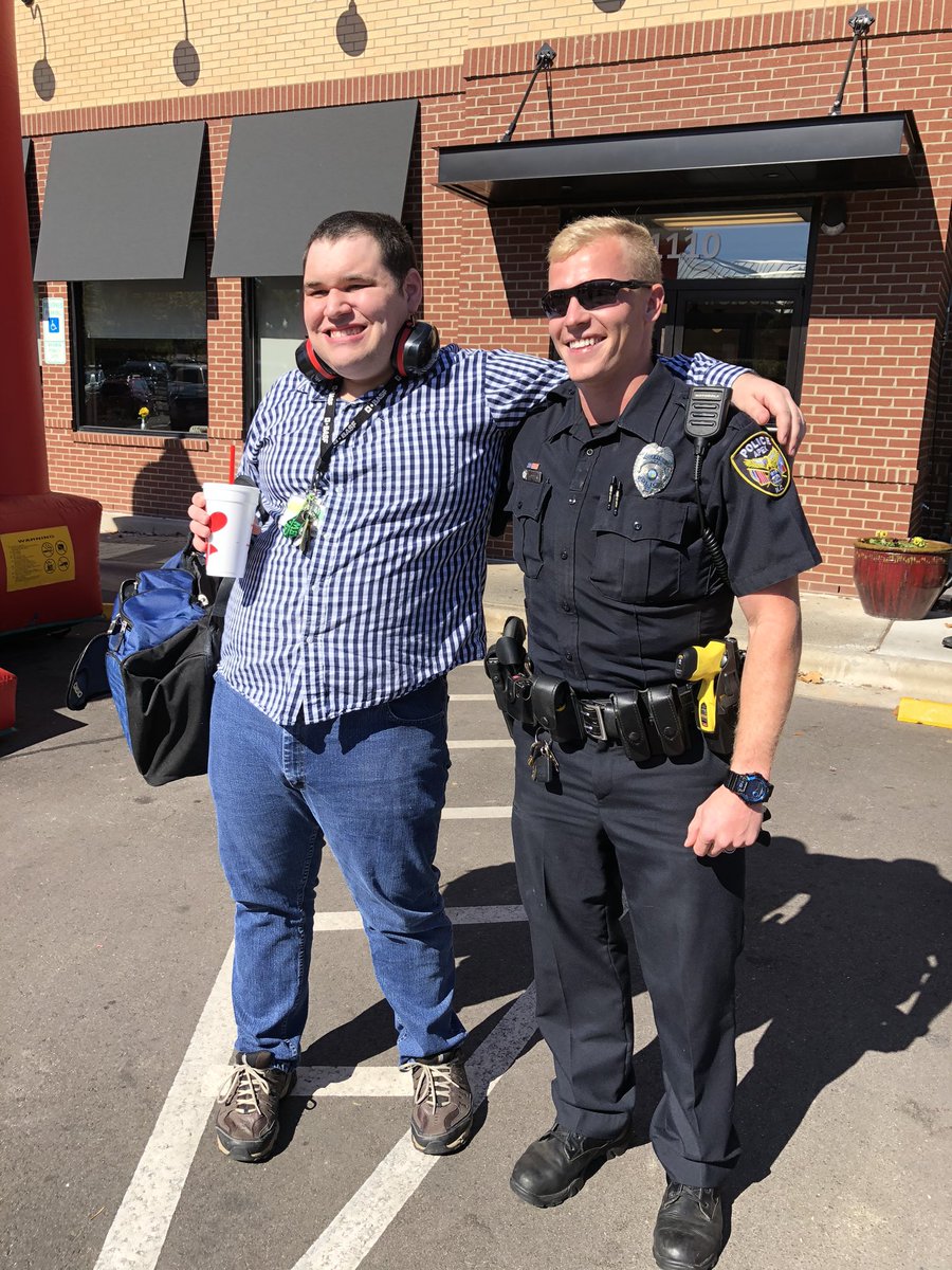 ChiefLetteney's tweet photo. @ApexPolice officers doing push ups for donations and meeting some athletes! @SONorthCarolina @LETRforSO #CopsOnTop @apexcfa https://t.co/VcqJPcFQEf