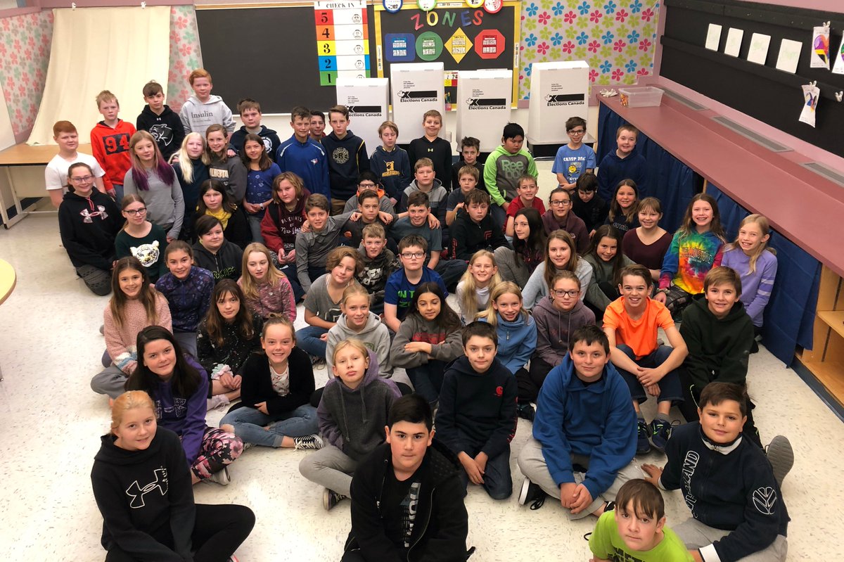 EK_Prehn's tweet photo. Student Vote @StettlerElemen is complete! The Gr. 6 students took the opportunity to exercise their right to vote, today! A huge thank you to our parent volunteers for working the polling station. #studentvote2019 #csd71 @CIVIX_Canada https://t.co/joFGEPs5YC