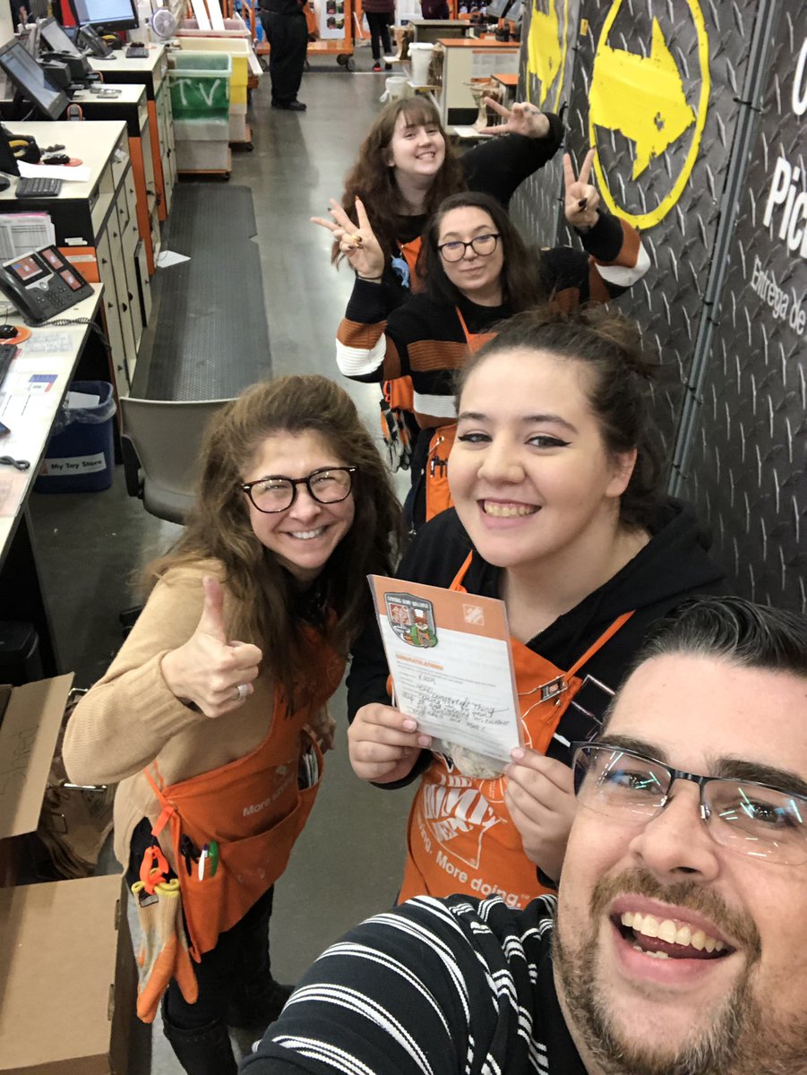 MattClarkeTHD's tweet image. Kassy led a great Do-it-Herself class last night, taking care of multiple attendees! Great work, Kassy!! @RLM4040 @cayselahrman @jessica_witte_ @FroFroAtDepot @lynn_youngs #4040Rocks