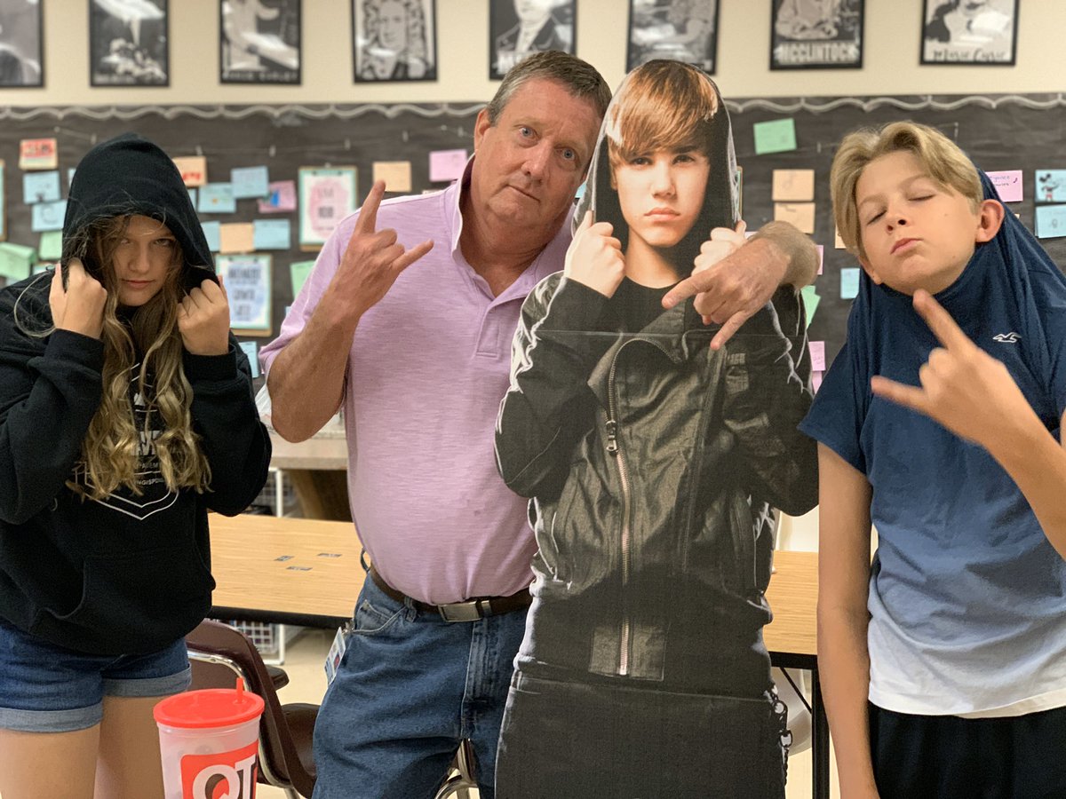 apositiveproton's tweet photo. We had @justinbieber fever in #8thgrade today! Our kids celebrated the #biebs with a tribute song at our #prideassembly today! It was a truly magical day at @SVViperPride! #bieberfever #babybabybaby #middleschool #bieberisnowaviper #bieberfanclub @DVUSD https://t.co/efR3n7nBBd