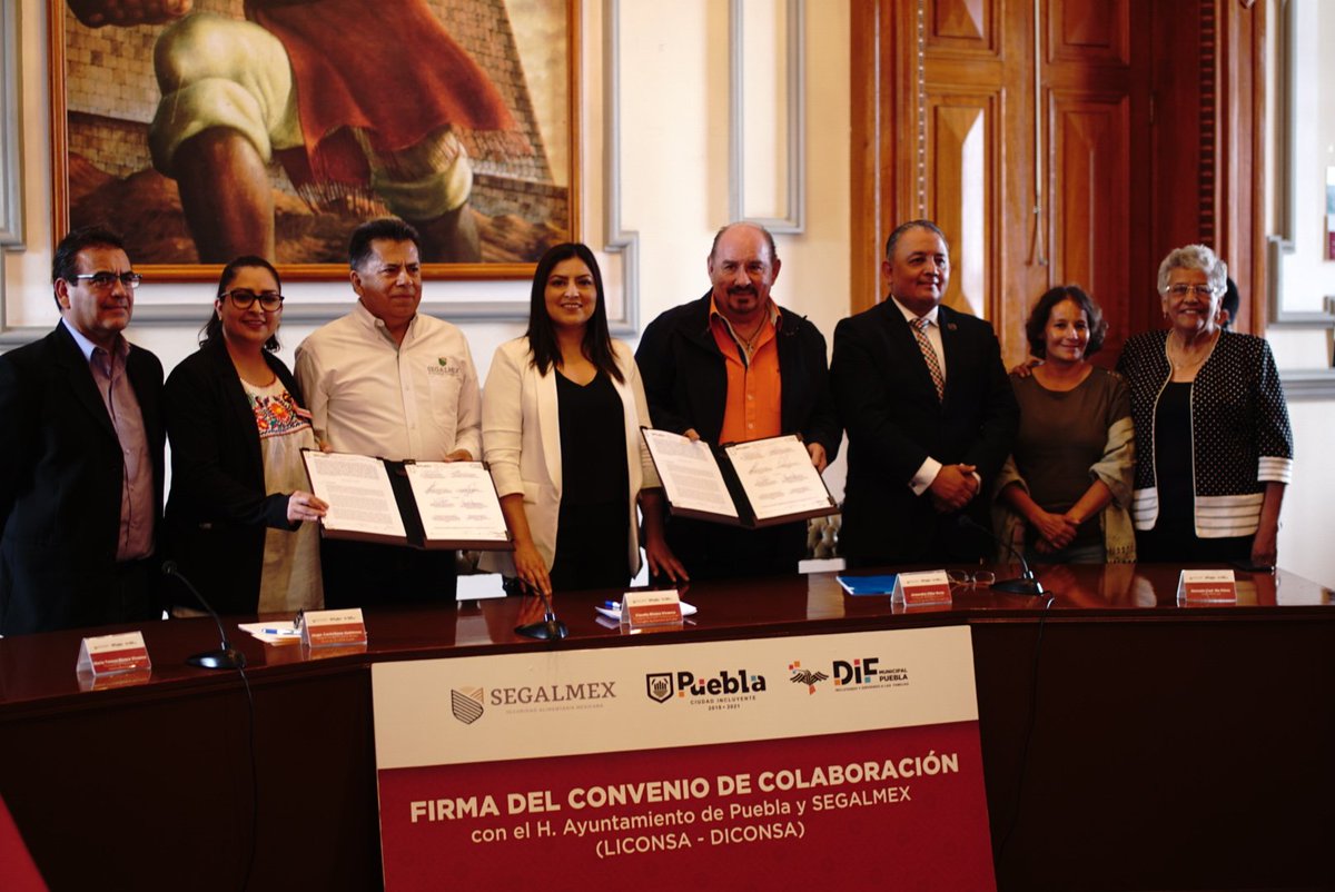 PueblaBienestar's tweet photo. Firmamos el Convenio de Colaboración con @PueblaAyto y @Segalmex_Mex para la apertura de tiendas en zonas de atención prioritaria.🥛

Las y los habitantes de Puebla accederán a productos de canasta básica a un precio accesible, garantizando su derecho la seguridad alimentaria.🍽️ https://t.co/5xmBcldluW