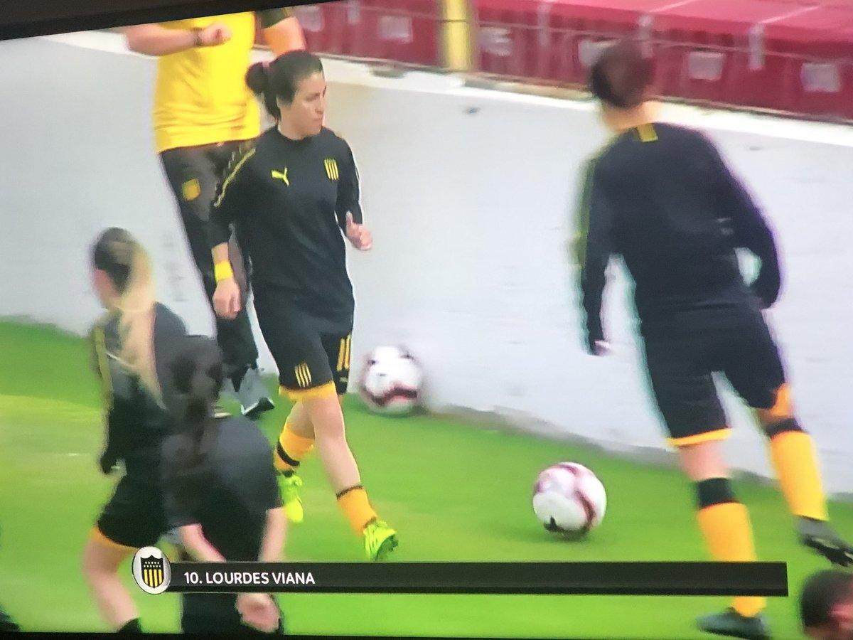 Rafaferlis's tweet photo. Ya tenemos imágenes de @FemeninoCAP desde Quito por #VeraMas. #VamosCarboneras 🖤💛 https://t.co/58kNHo6dDk