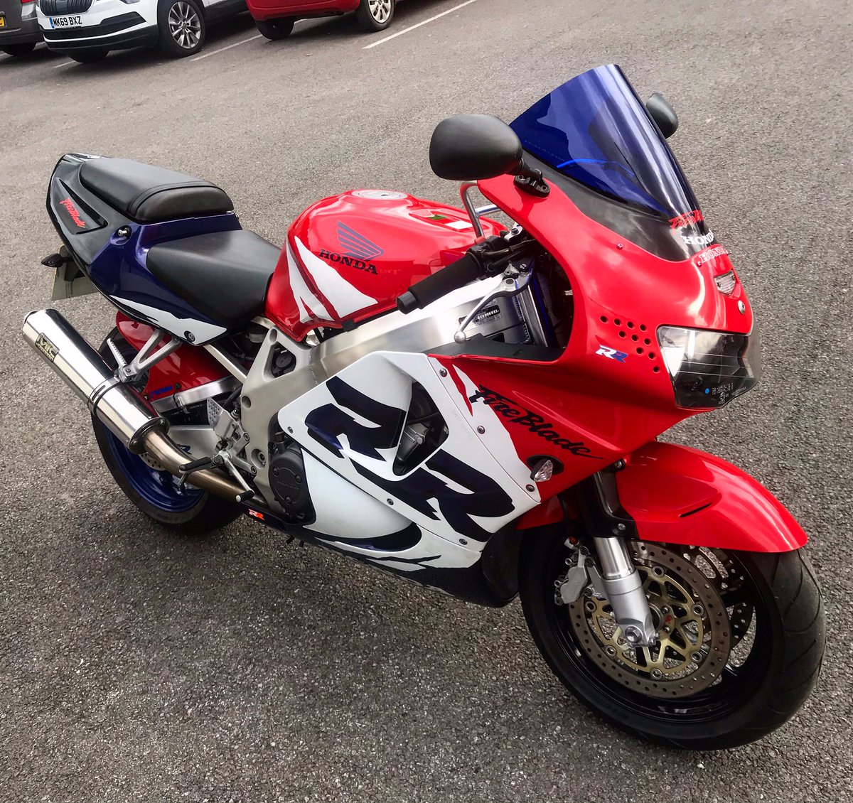 PhilNels's tweet photo. @me_ste @BenB_7 It’s not a first gen, but a ‘refined’ 16” carb model https://t.co/hTppJ1pRej