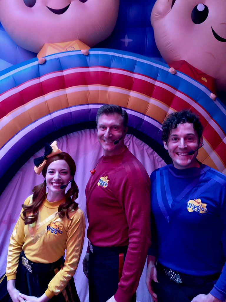 TheWiggles's tweet photo. A pre-show pic! Anthony was most likely looking for his shoes...seriously π Rocking in Canada!
#TheWiggles #PartyTimeTour #CanadianTour
@Emma_Wiggle @Simon_Wiggle @Lachy_Wiggle https://t.co/khdrgFFAhq