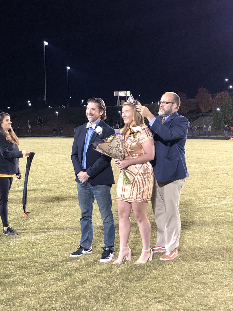 PowhatanHS's tweet photo. All hail the PHS Homecoming Queen &amp; King: Ella Weber &amp; Dylan Pulley https://t.co/GEQmFH1bOk