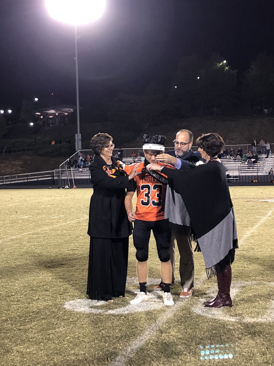 PowhatanHS's tweet photo. All hail the PHS Homecoming Queen &amp; King: Ella Weber &amp; Dylan Pulley https://t.co/GEQmFH1bOk