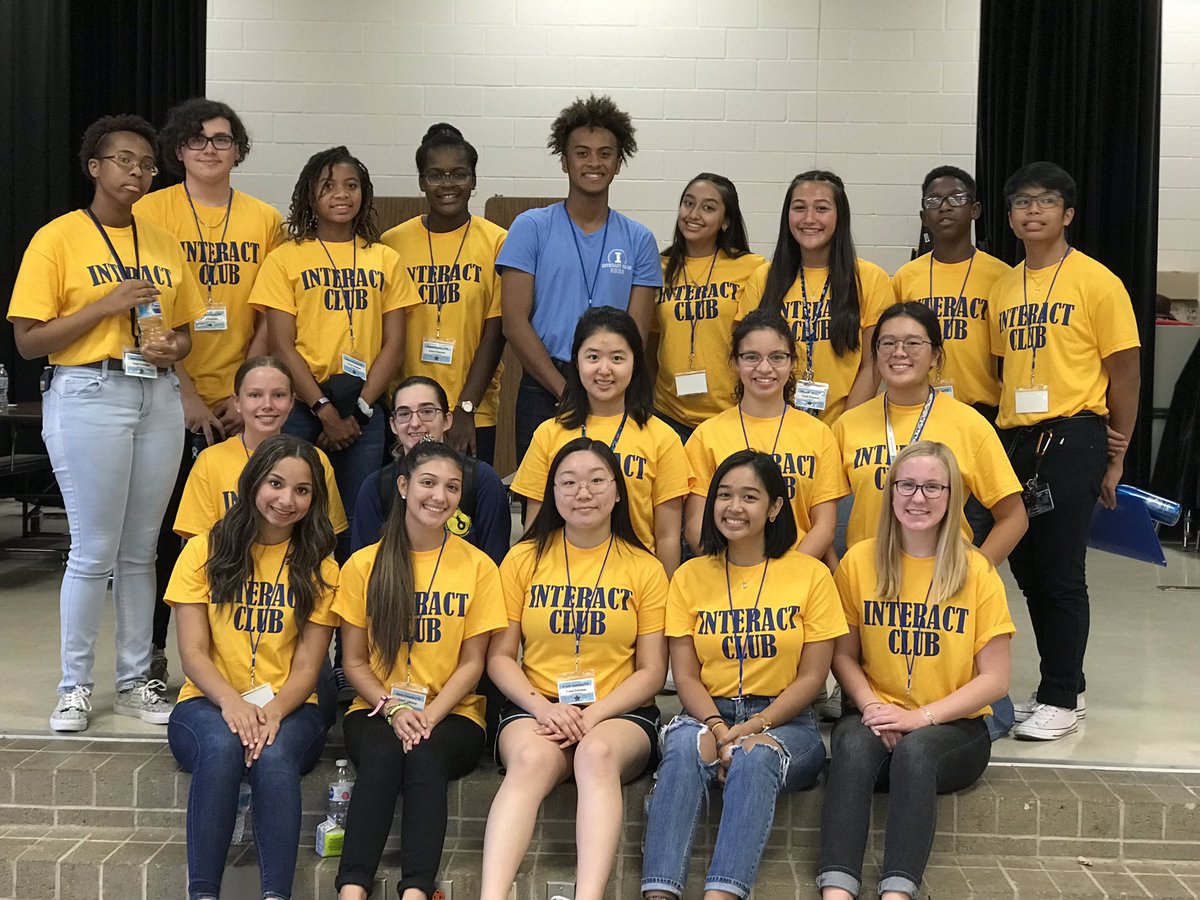 MsMichaelBio's tweet photo. HHHS Interact club helping out with Skipcha EL fall fest :-) #HHHSInteract #WeAreKISD #BeTheInspiration #RotaryRocks https://t.co/IdJ4aIr9YS