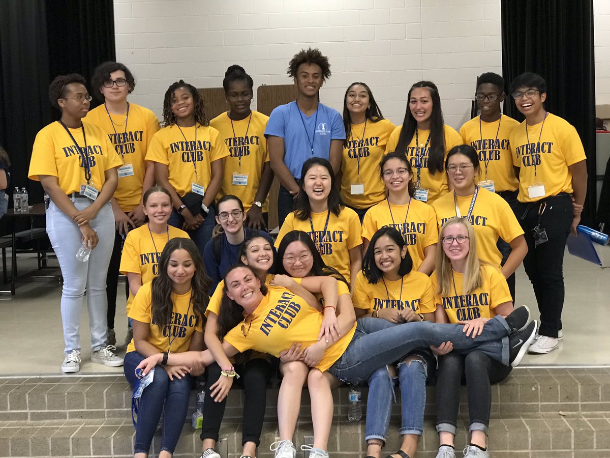 MsMichaelBio's tweet photo. HHHS Interact club helping out with Skipcha EL fall fest :-) #HHHSInteract #WeAreKISD #BeTheInspiration #RotaryRocks https://t.co/IdJ4aIr9YS