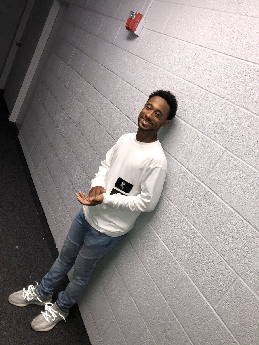 sickabittho's tweet photo. Hi everyone my name is Stephen, and since the first grade I have been told I look like @johnlegend . So I decided why not give it a shot, retweet this so @johnlegend or @chrissyteigen can see🤷🏽‍♂️ https://t.co/G3Lu3WKe25