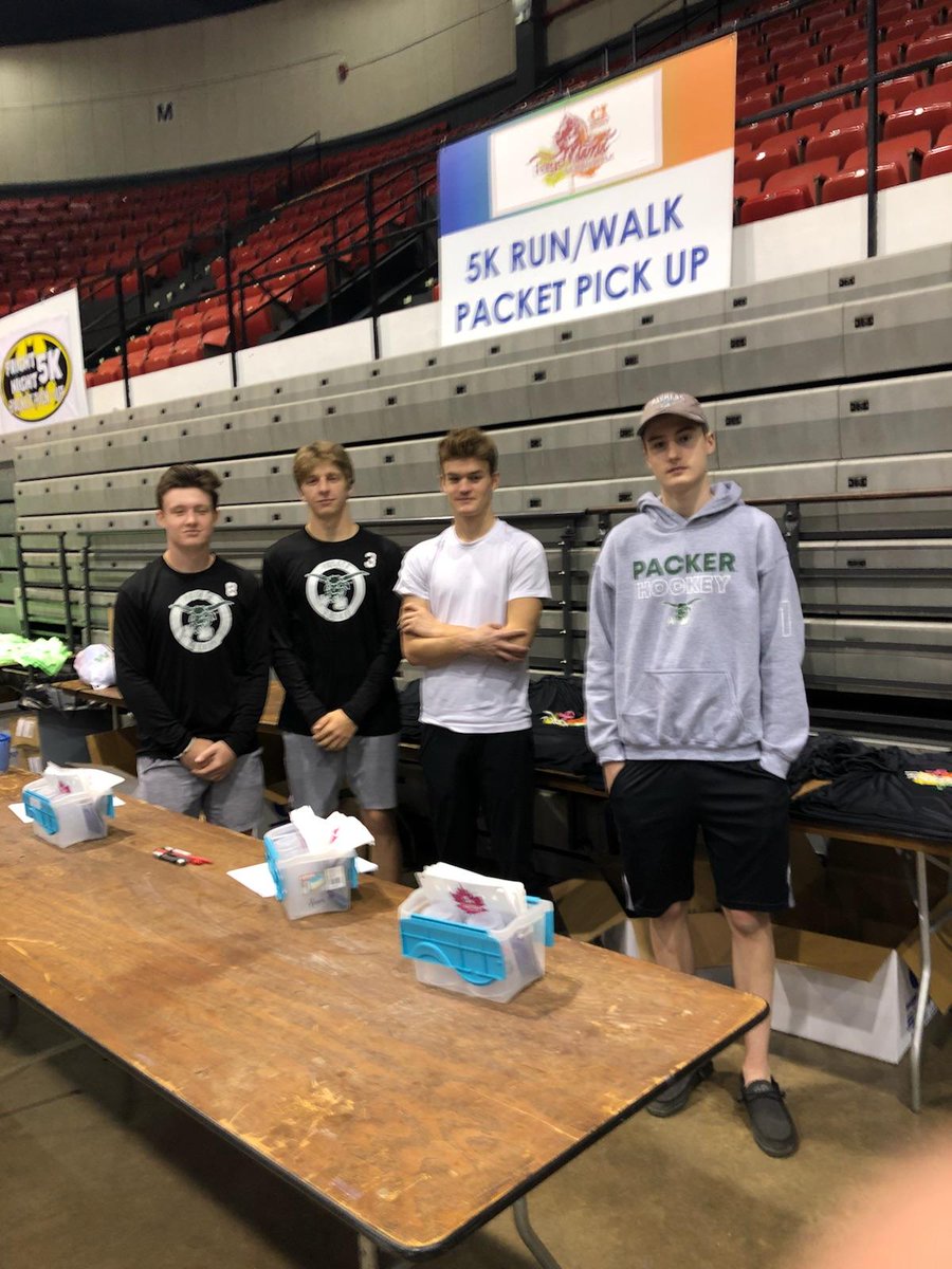WFPackerHockey's tweet photo. @WFPackerHockey volunteering at the Fargo Mini Marathon!!
#wfpackerpride #wfpackerbackers #fargomarathon #fargominimarathon https://t.co/EC7pHO32lL