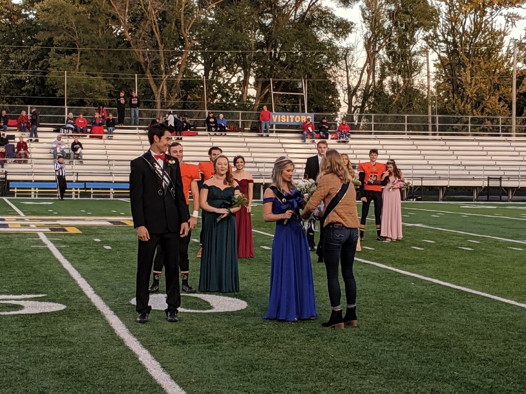 VanBuren_HS's tweet photo. Congratulations to our Homecoming King and Queen, Saige Warren and Paige Smith. Thank you to our 2018 royalty for returning and participating in tonight's event. #VB1Team #VBalum https://t.co/B0r6ocp7QK