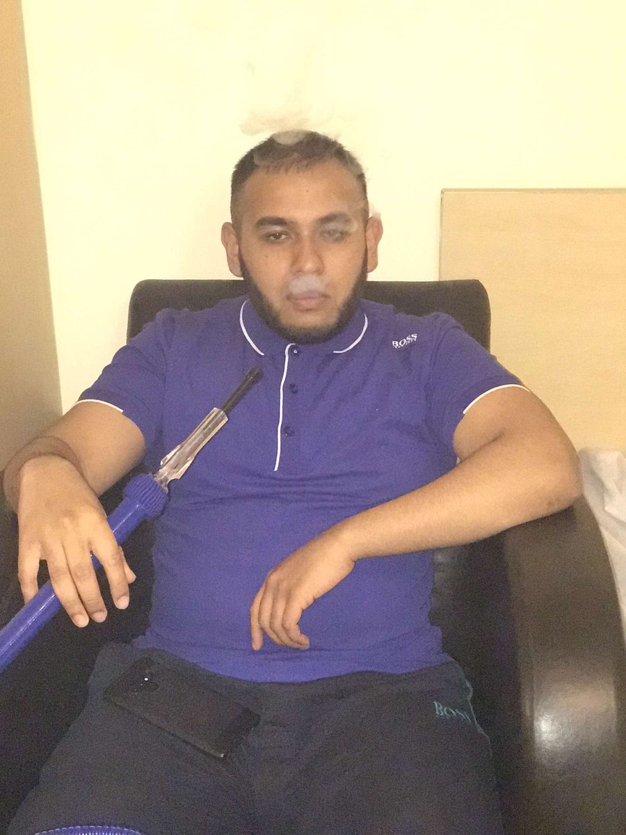 MusaZaman5's tweet photo. It's Friday night you ain't got no job you aint got shit too do 💨💨 https://t.co/SNIILHu9Hz