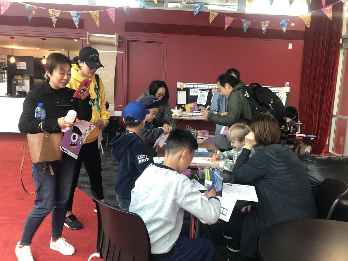 screeniesnz's tweet image. Loving the Hollywood stars, reviews and stories happening after the films @screeniesnz @TAPACakl @NZFilmCommissh