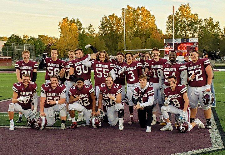 Grandville seniors, in their last regular season home game, are going out in style with a 30-3 win over Rockford. #mhsaafb #GoDawgs
