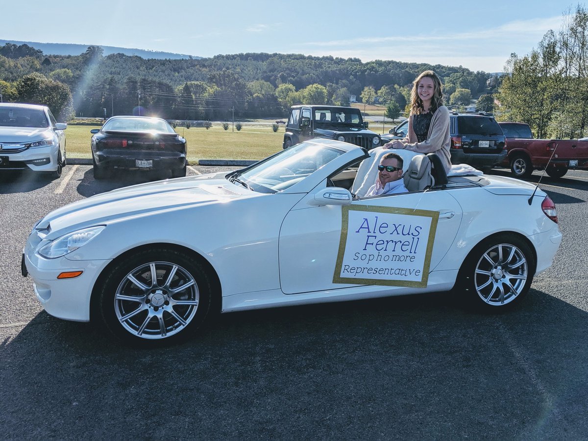 SequatchieHC's tweet photo. #SChoco19 Court in Parade https://t.co/LZLW4eQ55i