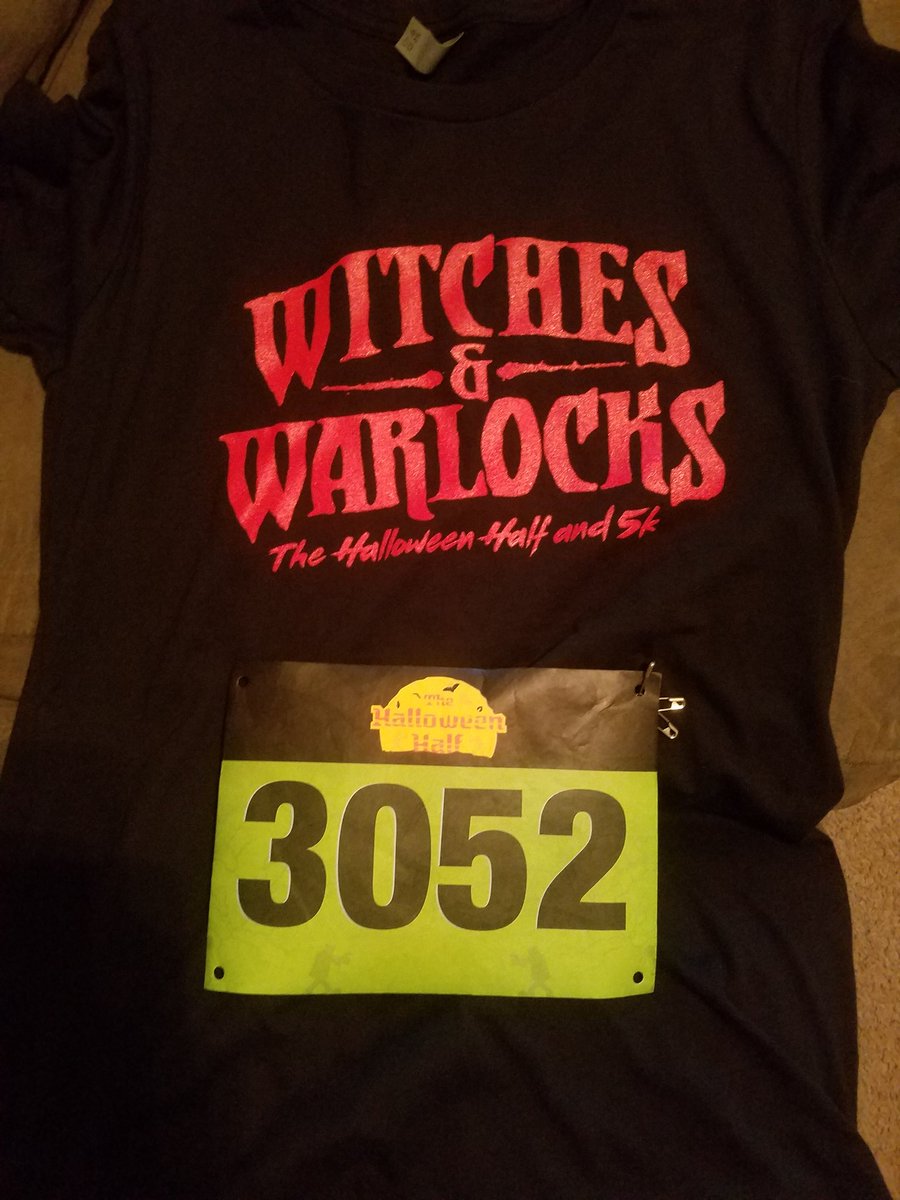 justsomouthy25's tweet photo. Another weekend. Another race. #5K #runningmom #Irunforbling #givememymedal #getreadytorunwitches #Halloween5K https://t.co/dUri92DzbW