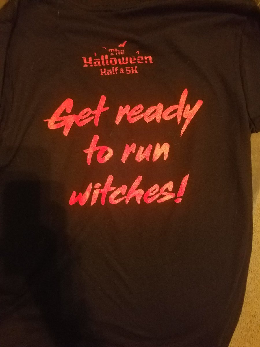 justsomouthy25's tweet photo. Another weekend. Another race. #5K #runningmom #Irunforbling #givememymedal #getreadytorunwitches #Halloween5K https://t.co/dUri92DzbW
