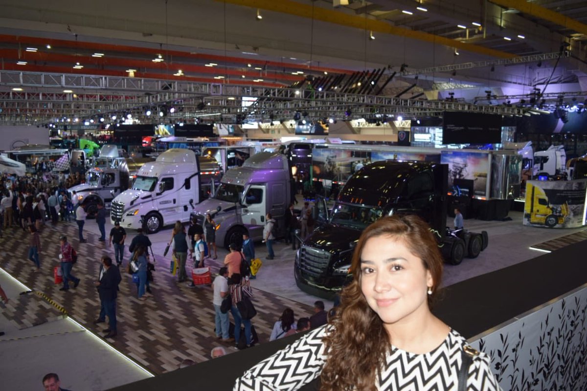 Lilian_Anaya's tweet photo. En el último día de la @Expotransporte1 de @Anpact #FelizViernes https://t.co/A5cL2VTpF5