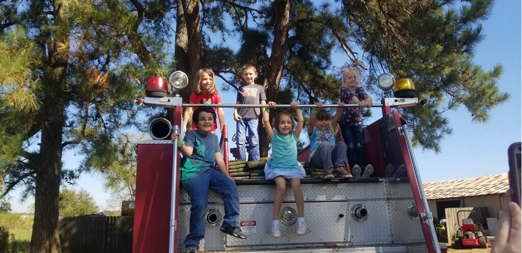 kinderatthehelm's tweet photo. Having fun at the Oil Ranch!@kinderatthehelm #scetrailblazers https://t.co/cohvAlX9SL