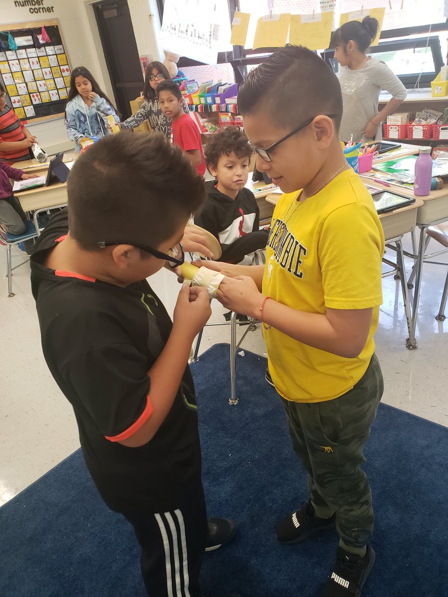 BilingualCDiaz's tweet image. Fourth grade made a pinlight camera as a model for our eye and how it responds to light! #TCIScience #dg58learns #dg58pride