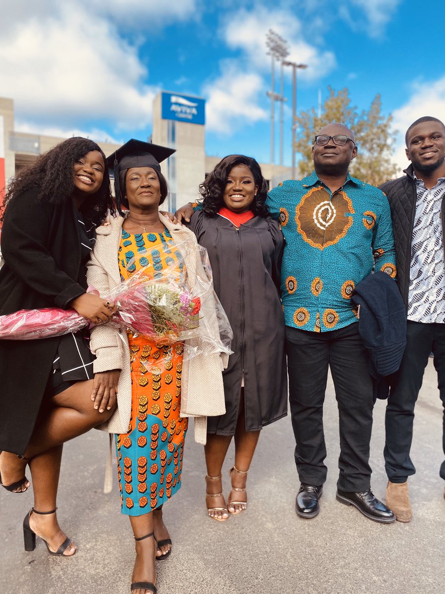 annikatawiah's tweet photo. My sister is a whole graduate 💃🏼💃🏼💃🏼💃🏼we thank God that this journey finally came to an end. I’m proud of you sis 😘 https://t.co/KJKW4RtQ6C
