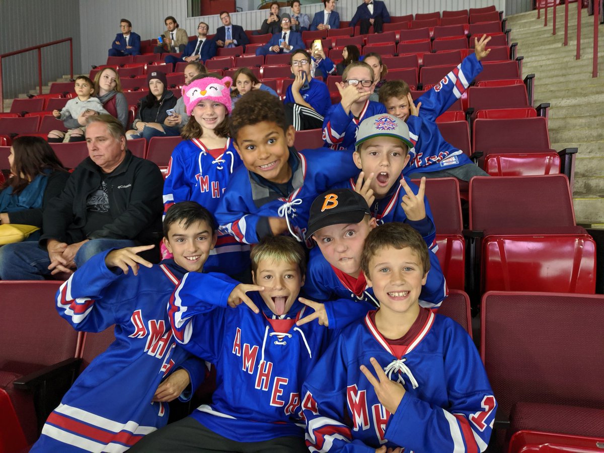 KristinBalboni's tweet photo. Amherst Hockey Association squirts and mites @UMassHockey for AHA Night! Go UMass! #newmass https://t.co/E22bJCZfMX