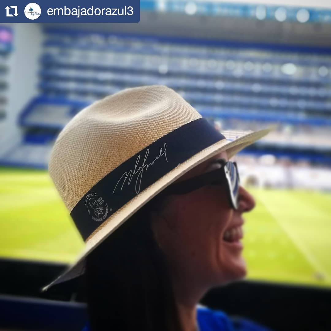 EmbajadorAzul3's tweet photo. "Te alentaremos de 💙" 🎶🎶🎶🎶🎶🎶🎶🎶🎶🎶🎶
Tu fiel hinchada 🙋🏻‍♀️ junto a @ecuaandinohats 👒 @csemelec contigo x siempre!!! HAT FRIDAAAY💙💙💙💙💙💙💙💙💙💙💙💙
#HatFriday #ecuaandino #CSEmelec https://t.co/kUQ0iuHkLb