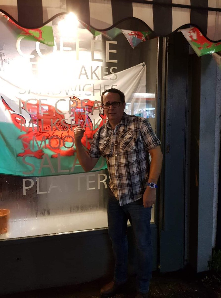 Enormous thanks again <a href="/UkWayneb/">Wayne Barrington.</a> for tonight's fabulous quiz, you are such a lovely fellow, who really has become such a good friend of ours. Thanks to all that came to support. What a 'great' evening! 🍷🎶🤓