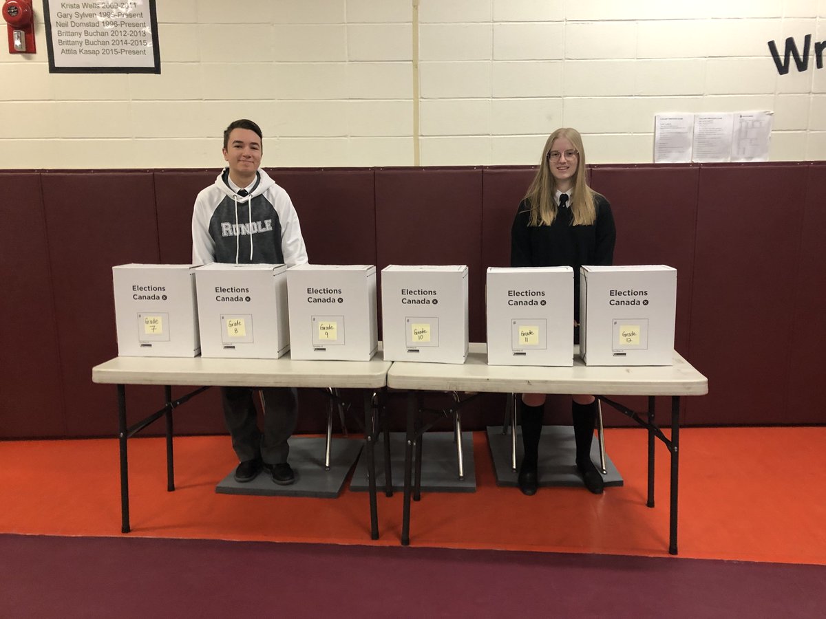 MsPidkowa's tweet photo. Rundle students loved running a polling station and practicing the democratic process today! @RundleJrSr @rundlecollege #StudentVoteCanada #wearerundle https://t.co/UxgYBHq6w2