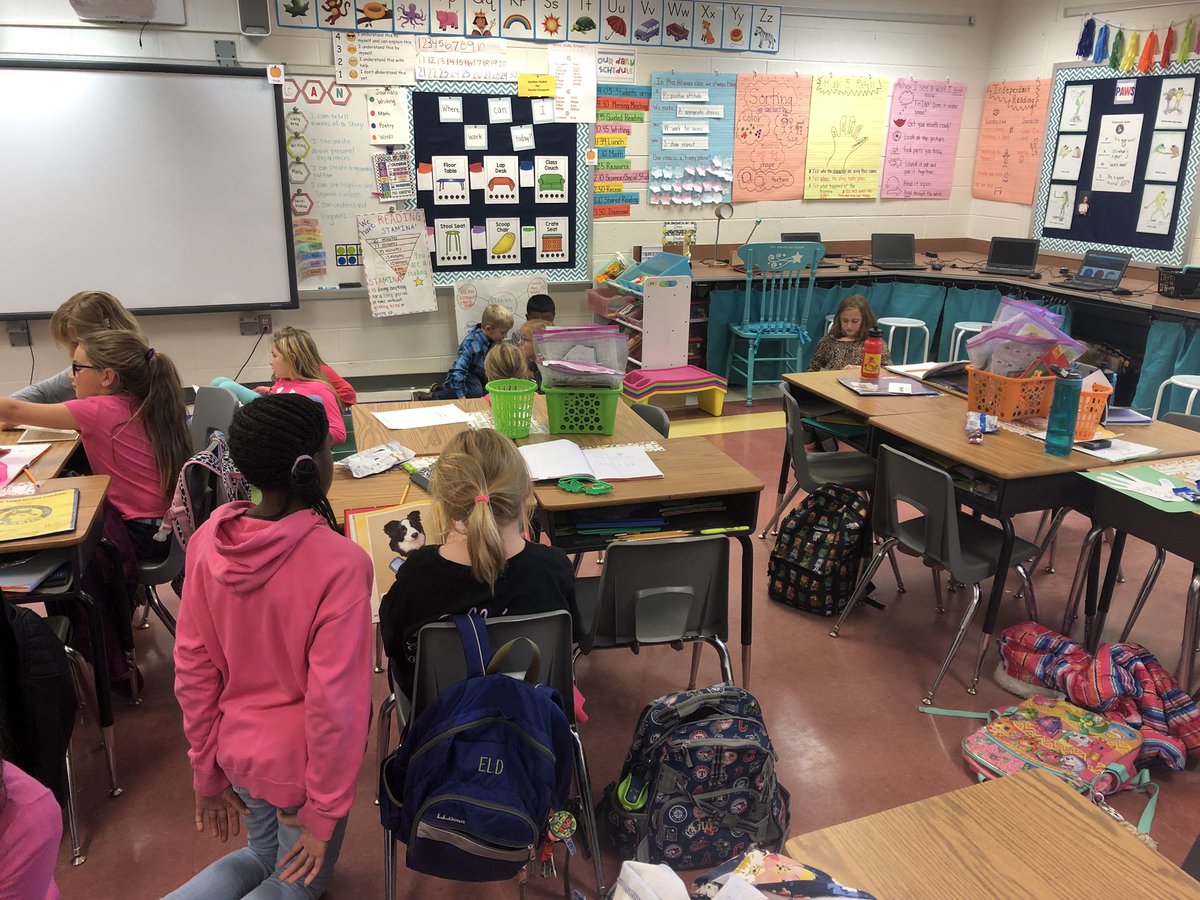 Jennifercluff3's tweet photo. Book Buddies with first graders! #Springrunfun https://t.co/DQSmrSeF00