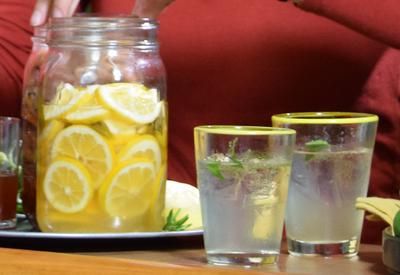 This delicious and refreshing mocktail is perfect for an evening in autumn after a plentiful lemon harvest! buff.ly/2LrcsI4 #shrubs #vinegar