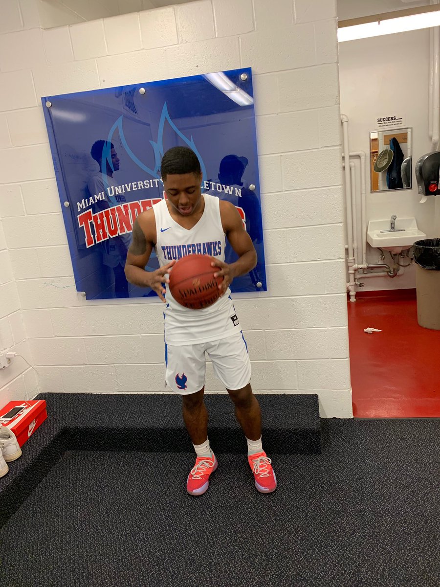 iamkajuanford's tweet photo. I’m Grandma Baby, I’m Married To The Game 💍🏀 I’m Back I Know Y’all Missed Me 😈#HeartOverHeight❤️#RipGrandma💙#Maine🌎#RipStepDad🙏🏽#LLK🕊#LLT💸#FreeBookie🔒 https://t.co/ol39Z3ulrm