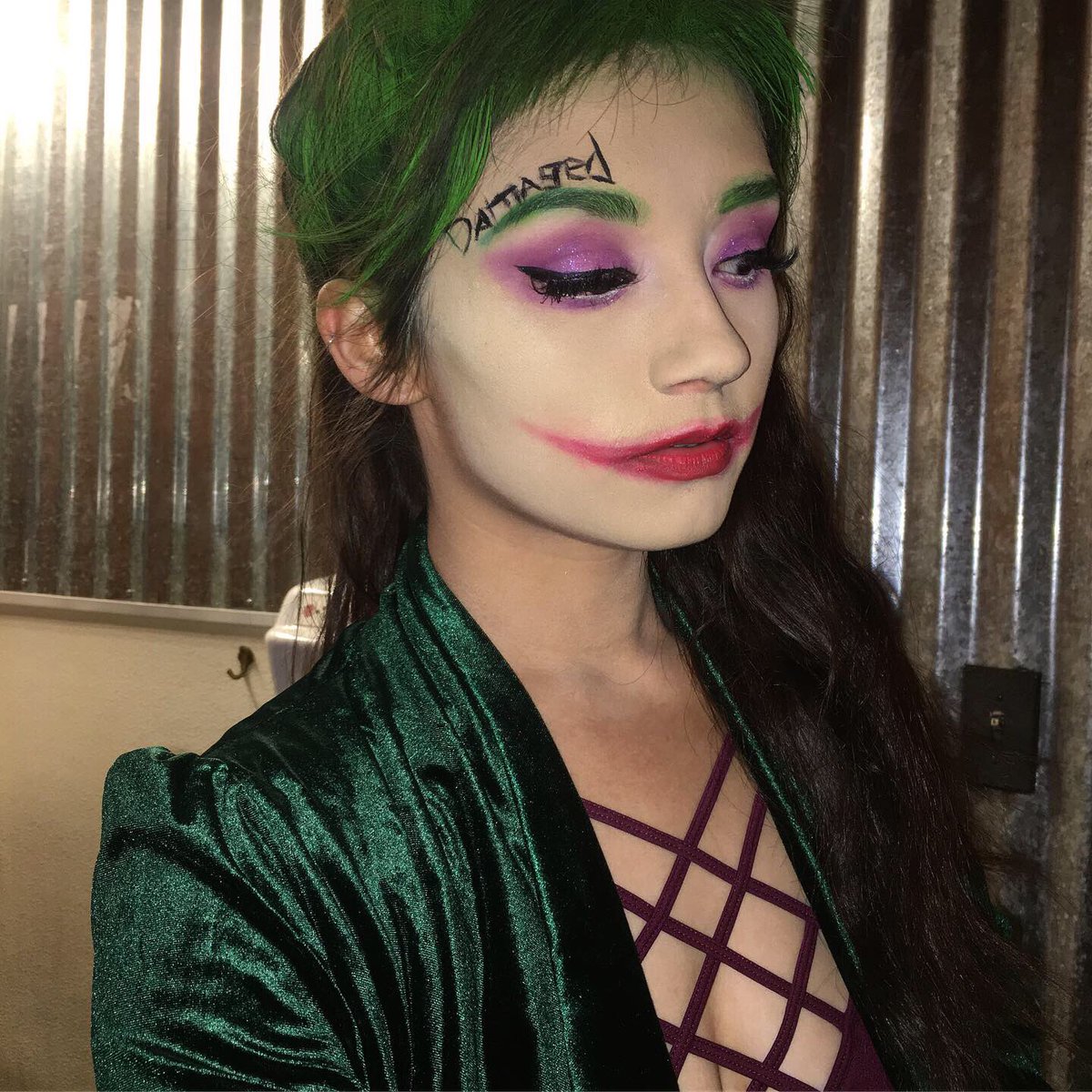 _k_mua_k_'s tweet photo. Iβm such a fucking poser.
DAY 17 #30DOL and Iβm a different kind of clown π
#joker #jokermakeup #jokermovie #jokerπ #makeup #mua https://t.co/Ew408Mr1oX