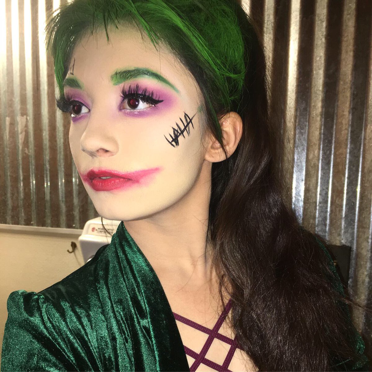 _k_mua_k_'s tweet photo. Iβm such a fucking poser.
DAY 17 #30DOL and Iβm a different kind of clown π
#joker #jokermakeup #jokermovie #jokerπ #makeup #mua https://t.co/Ew408Mr1oX