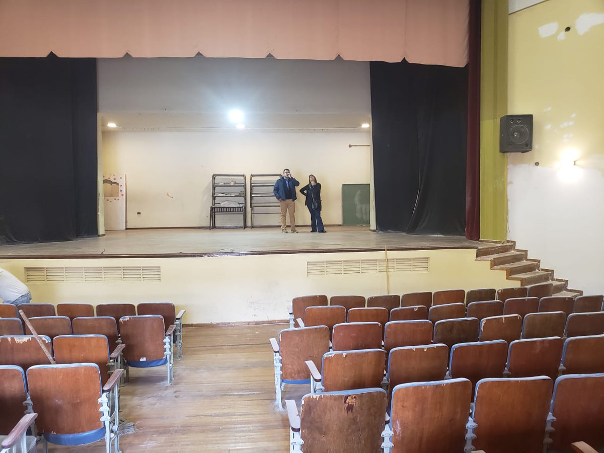 JolaSanz's tweet photo. Hoy con el Director Gral de Escuelas Jaime Correas @MzaDGE recorrimos el teatro de la Esc Iselín que estamos recuperando, tal como nos lo propusimos 3 años atras. Felices!!
@ucrdiputadosmza @UCRcomitesanra @DifusionCornejo @rodysuarez https://t.co/rYycfYKwSU