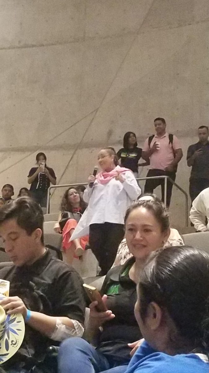 chef_betty's tweet photo. Un gran auditorio llenos de jóvenes que ven al turismo y a la gastronomía como el futuro del país. #Amestur https://t.co/M3RiMo92gY