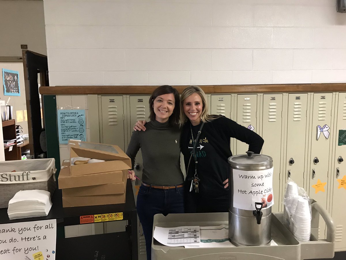 Thank you Dudley Rinker for donating your delicious apple cider! It made all the difference for our treat trolley today!!  <a href="/RinkerOrchards/">Rinker Orchards</a> <a href="/Jill_Couturiaux/">Jill Couturiaux</a> @DavidRu31599911 <a href="/DaveSovine/">Dr. David Sovine</a>
