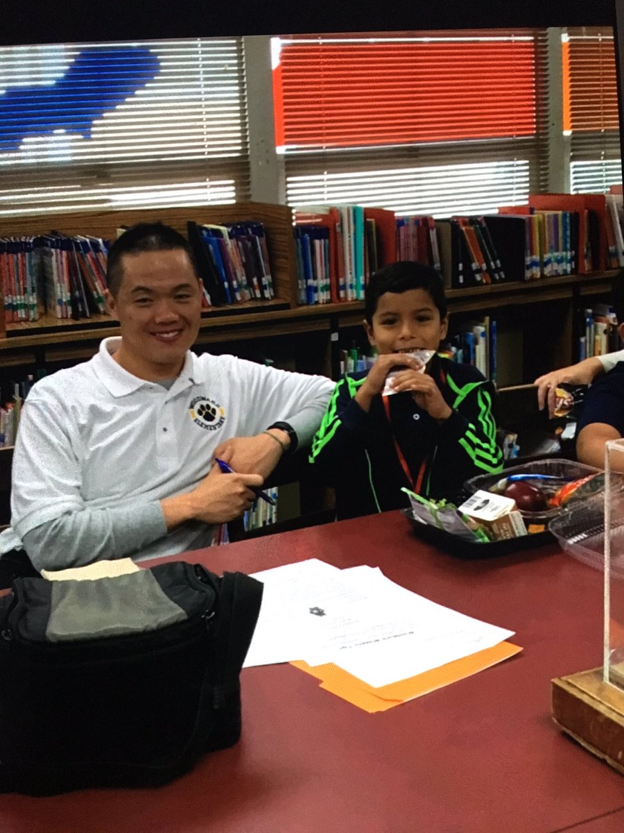 PrincipalDrH's tweet image. Men of Woodward make it happen everyday! Stay tuned for meeting #1 of this fantastic group of Wildcat men and our dads! #pawapproved 🐾#rolemodels #excellentexamples #mentorship