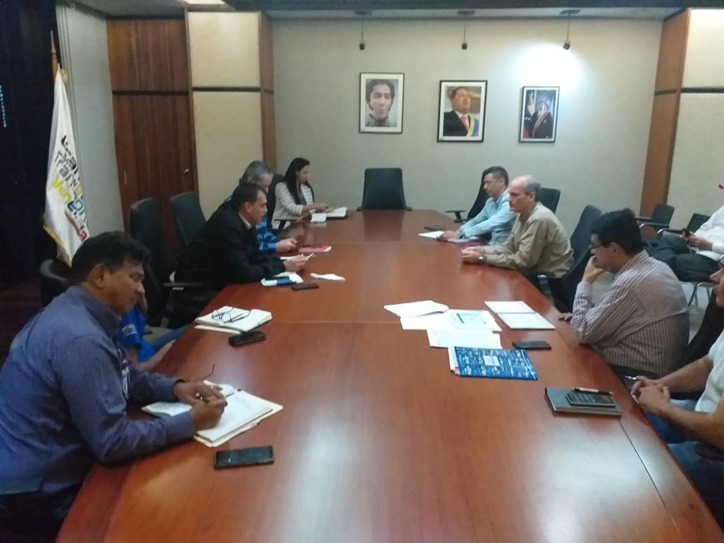 mintransporteve's tweet photo. #GestiónMPPT 📊 La #GranMisiónTransporteVzla avanza victoriosa con encuentros estratégicos que impulsan el #MotorAutomotriz, esfuerzo conjunto del Vicepdte. Sectorial de Planificación @rmenendezp conjuntamente con el Min. @tupamarohipolit y el Min. de @MinComercioNac @WContreras_ https://t.co/5wJOG5GqSj