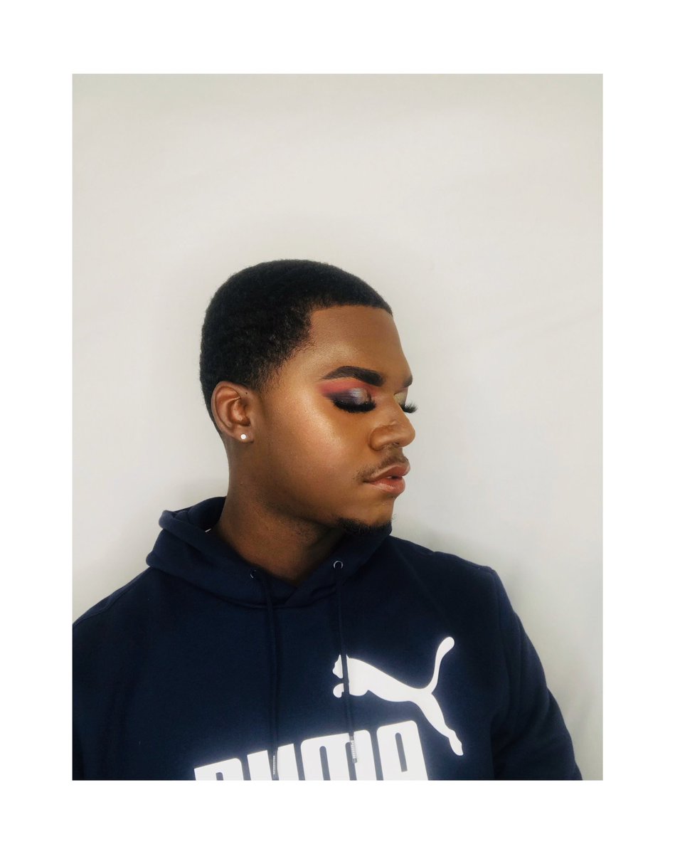 tompibeauty's tweet photo. This look was all new products that I tried out! 👀 
Make sure y’all follow my beauty page 👇🏾
@tompibeauty .
.
.

#cincinnatiartist #cincinnatimakeupartist #cincinnatimakeup #houston #houstonmakeupartist  #cincinnati #menthatblend https://t.co/KyWjMsuGMc