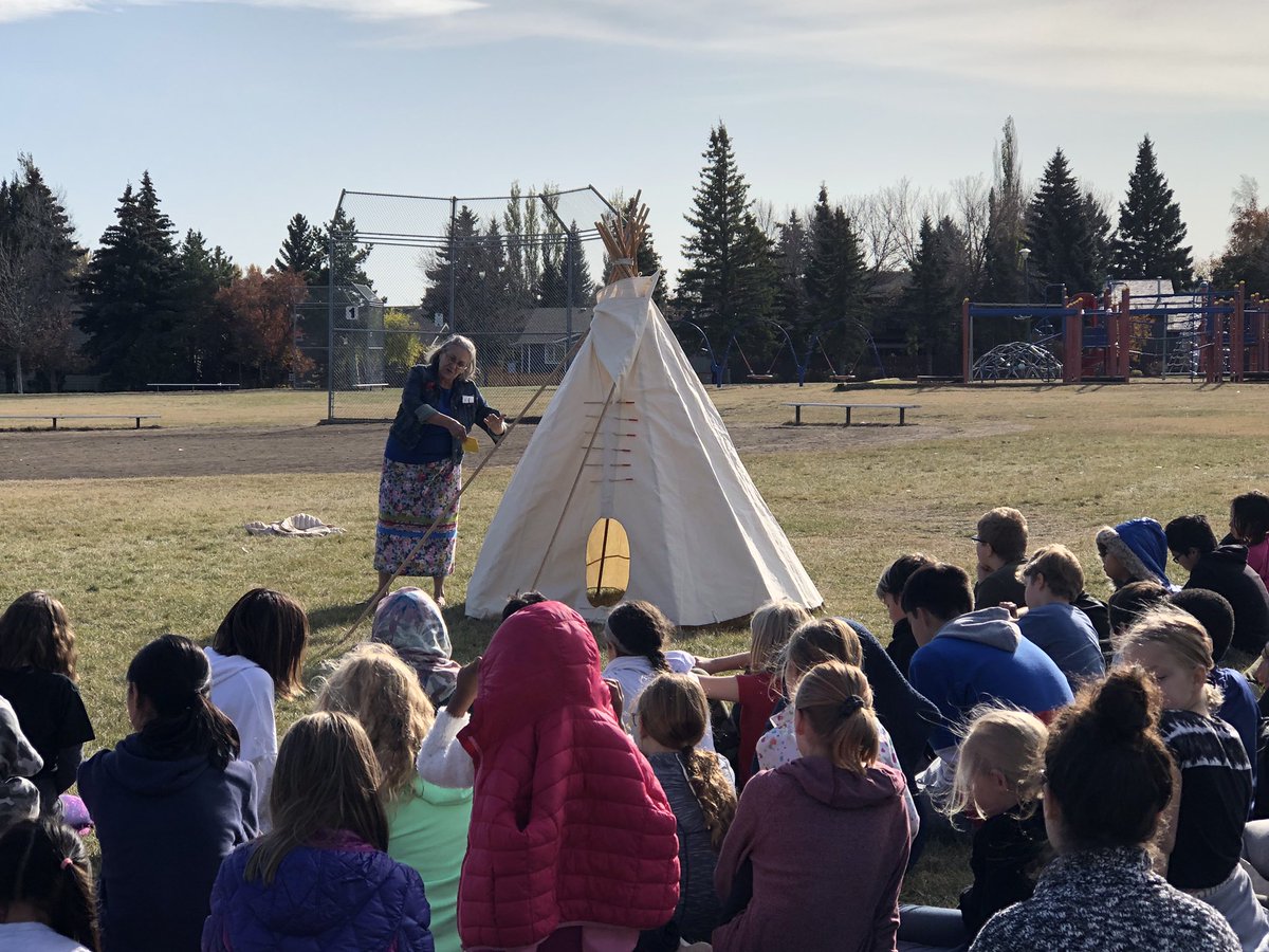 KelleyFineday's tweet photo. It was an honour to have Kohkom Judy GreyEyes come and share her Tipi teachings with 4 of our classes today! #Indigenouswaysofknowing #known #valued #believedin #makingconnections @StoonPubSchools #myheartisfull @EcoleLakeview https://t.co/EDCu2TnzW1