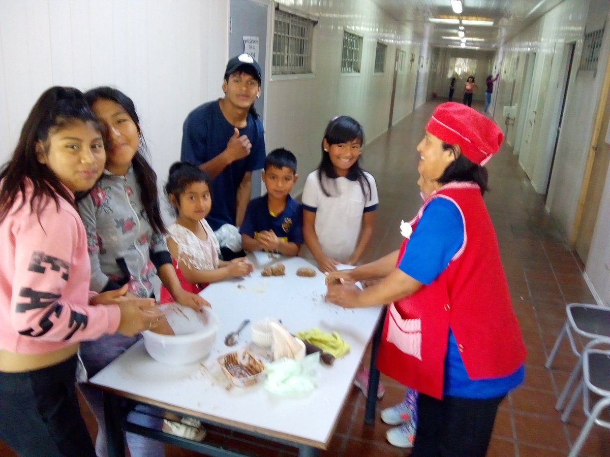 Clases de gastronomía en el CAJ Mera Figueroa#ActividadesenCPPS <a href="/RLavagna/">Roberto Lavagna</a> <a href="/UrtubeyJM/">Juan Manuel Urtubey</a> <a href="/Pablokosiner/">Pablo Kosiner</a> <a href="/Conicook161/">@Conicook16</a> <a href="/patriciapinasco/">Patricia Pinasco</a> <a href="/fguillesaavedra/">GUILLERMO SAAVEDRA</a>