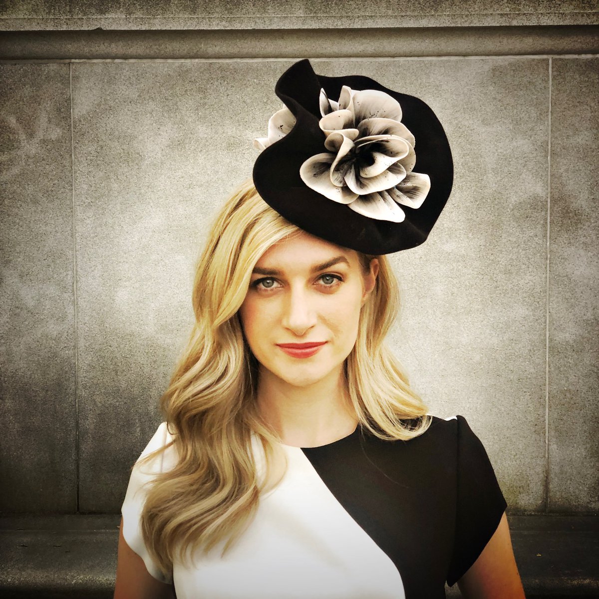 camhatsNYC's tweet photo. Be ready for #BreedersCup where the #fascinator rules! #gethat from their Official Milliner who help set & fully knows the fashion ! Tomorrow she and #hatsandfascinators will be at @MarylandTB @LaurelPark ! https://t.co/rLt0c7KwLS
#officialmilliner @BreedersCup #racingfashion https://t.co/o7OaYMqDfB